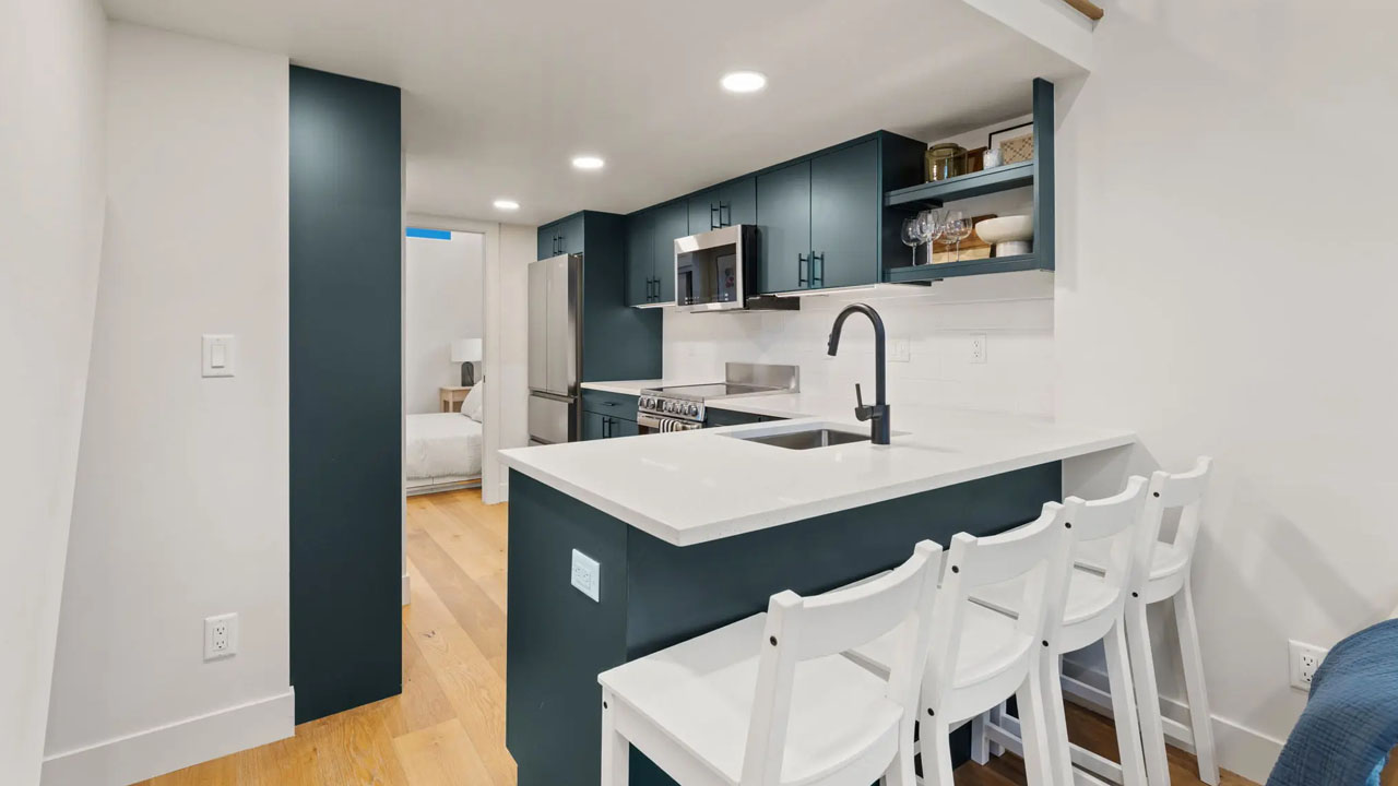 Skyview Tiny House - dining area