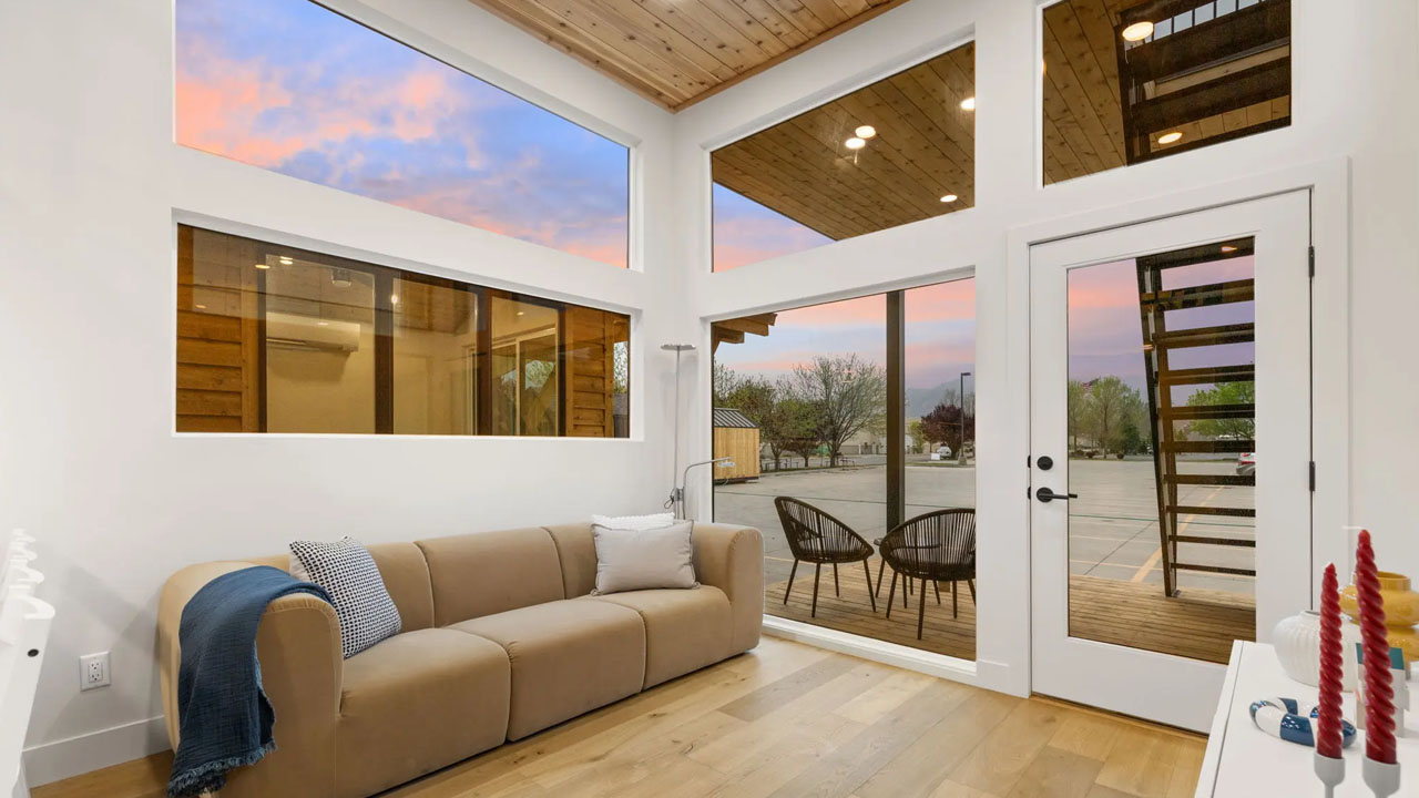 Skyview Tiny House - giant glazing