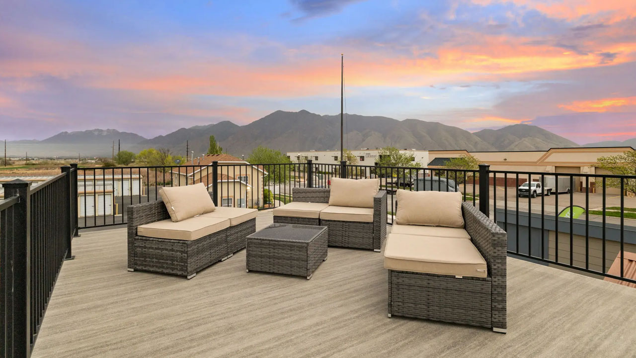 Skyview Tiny House roof lounge