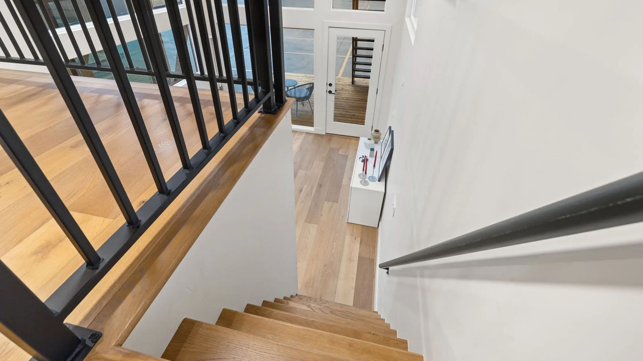 Skyview Tiny House - staircase
