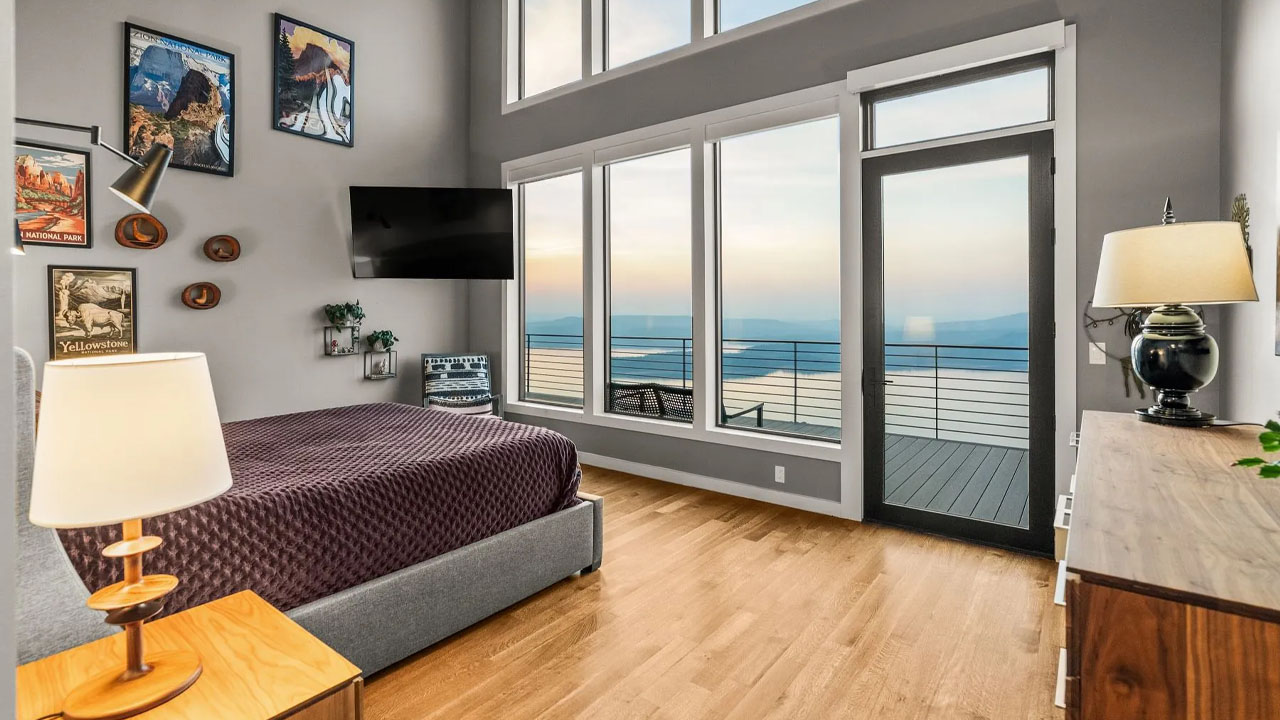 The Overlook at Greers Ferry Lake-bedroom connected with outdoor deck