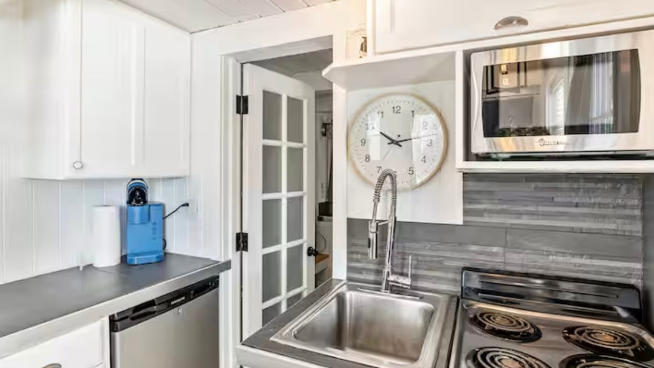 Charming Tiny House With Fully Furnished Kitchen 