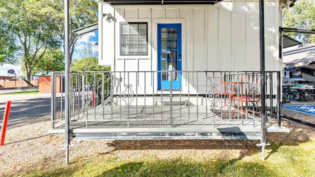 Charming Tiny House_Exterior 