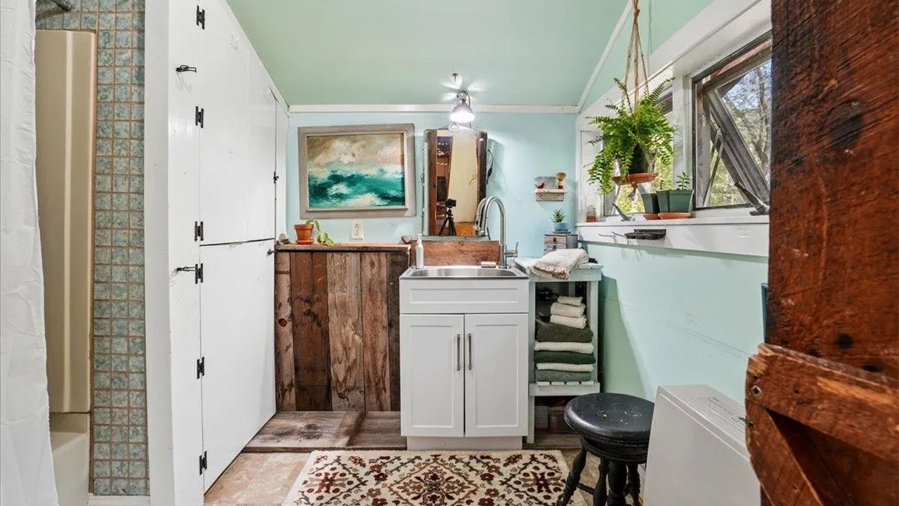 UFO-shaped dreamy rustic cabin-bathroom