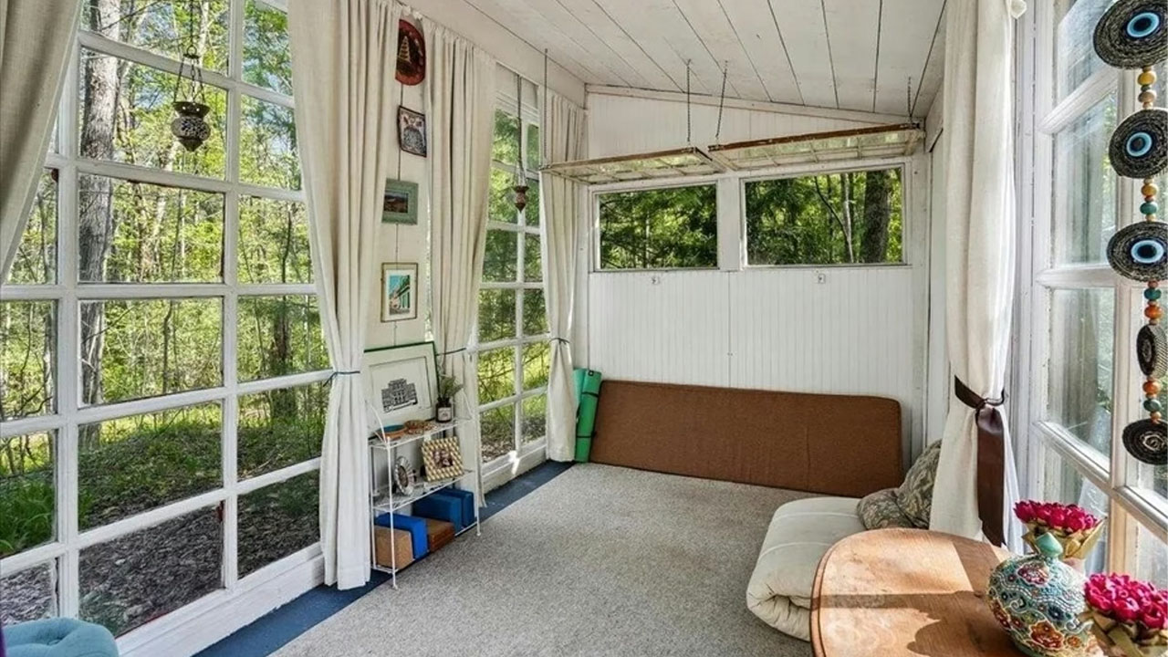 UFO-shaped dreamy rustic cabin-interior of rectangular wing
