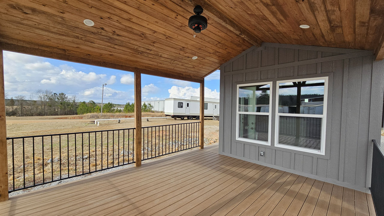Veranda Tiny House - covered porch
