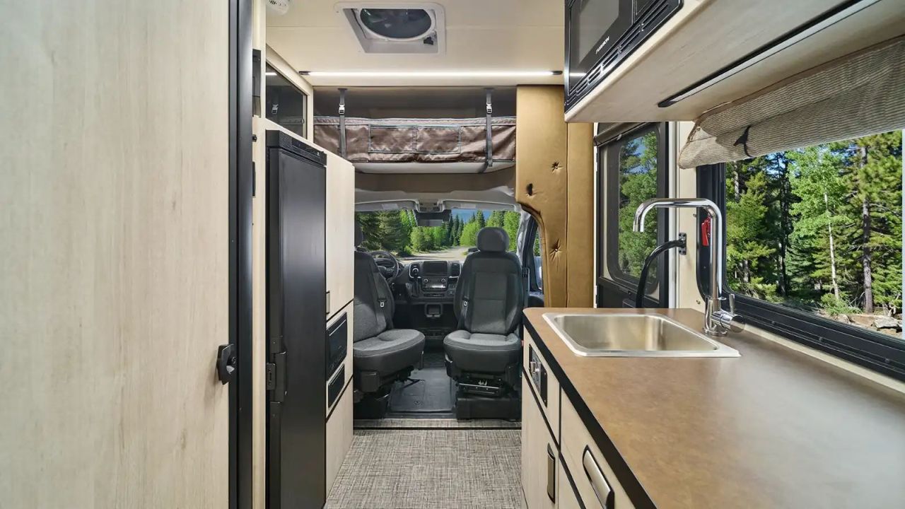 Winnebago Elora Class C Motorhome is Suitable for RV Beginners