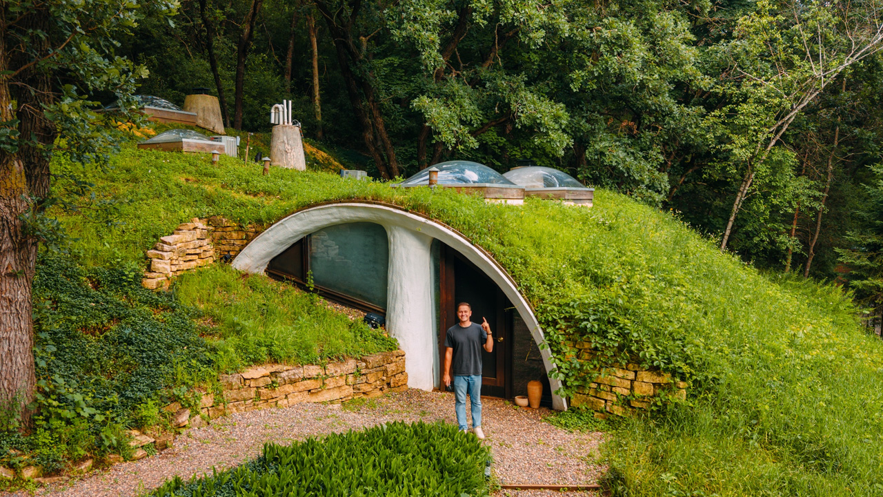 Wisconsin Hobbit House (2)