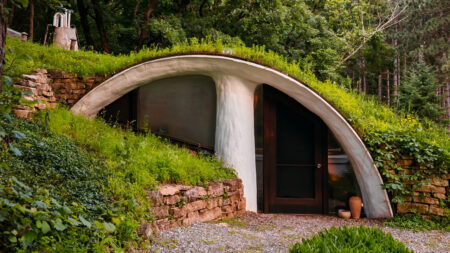 Wisconsin Hobbit House Features Frank Lloyd Wright-Inspired Interiors, Living Roof, and Five Skylights Wisconsin Hobbit House