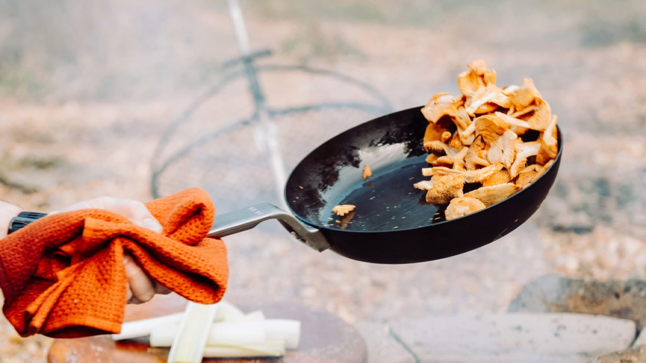 YETI Carbon Steel Cookware Pan
