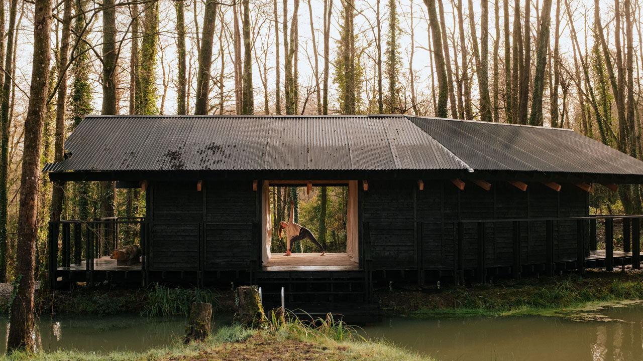 Yogi’s Cabin-black charred wood façade